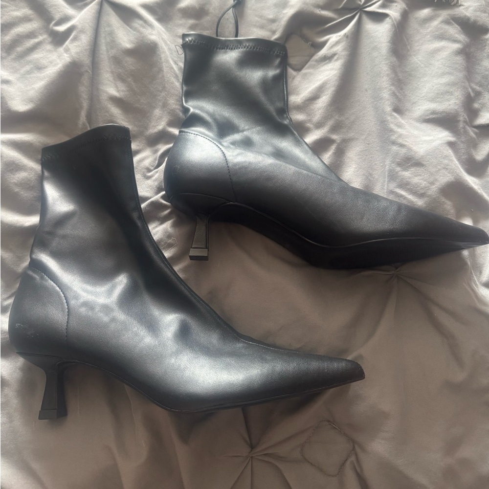 Zara black short kitten heel boots